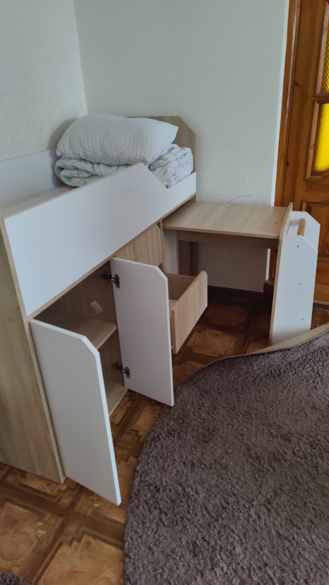 Ліжко зі столиком дитяче
