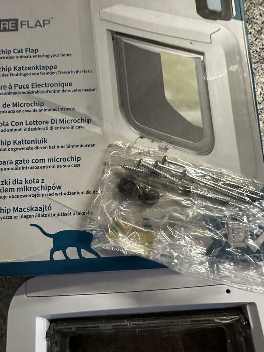 SureFlap - дверцята, клапан Sure Petcare з мікрочіпом для котів
