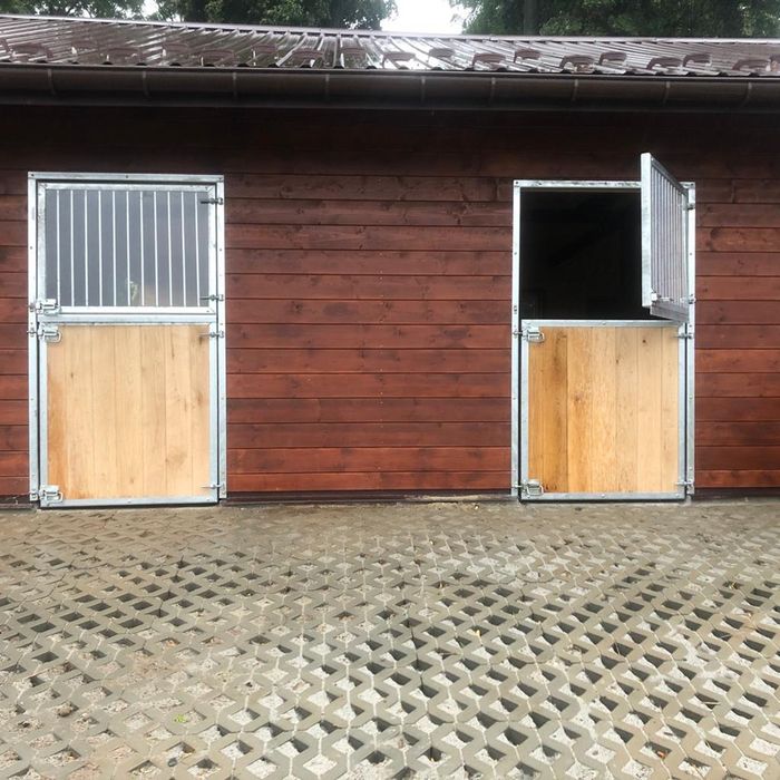Drzwi do stajni garażu typu angielskiego Boksy dla koni