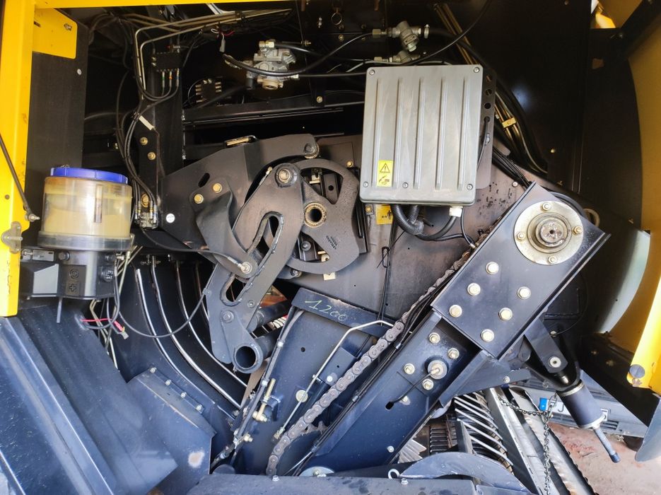 Enfardadeira New Holland BB9080