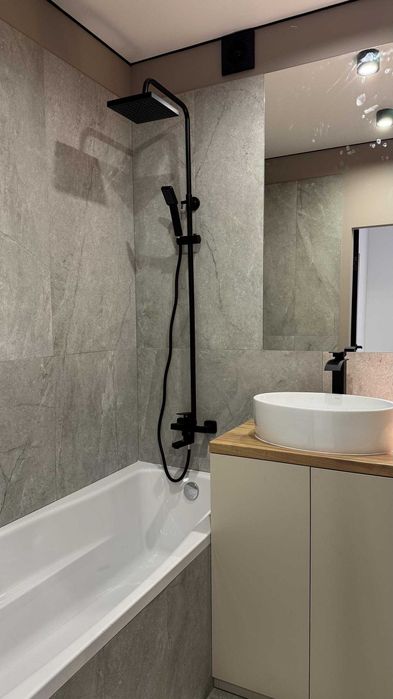 БЕЗ КОМІСІЇ! однокімнатна ВЕЛИКА квартира біля НАБЕРЕЖНОЇ