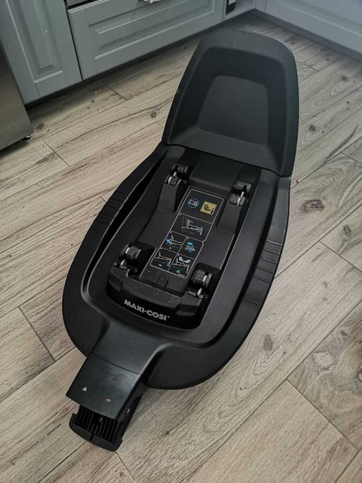 Maxi-Cosi + baza + akcesoria