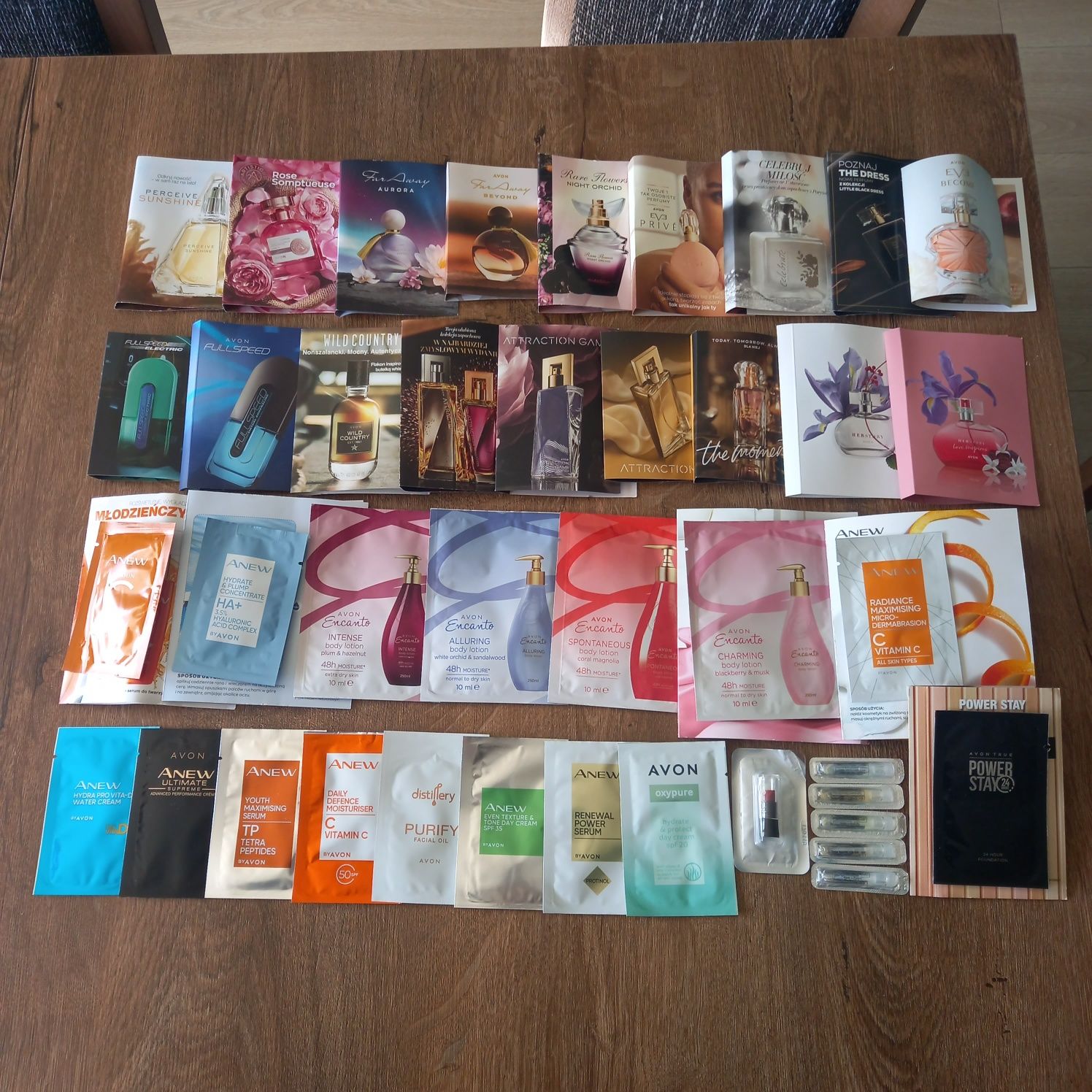 Avon zestaw mini kosmetyków 41 sztuk