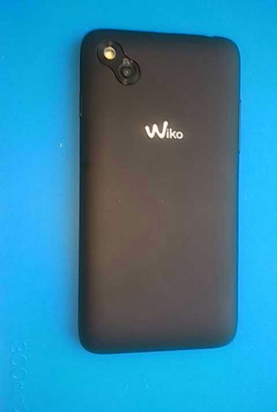 Продам смартфон  Wiko Sunny