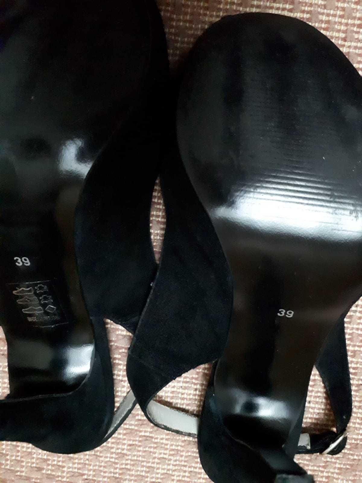 Sandálias pretas tamanho 39
