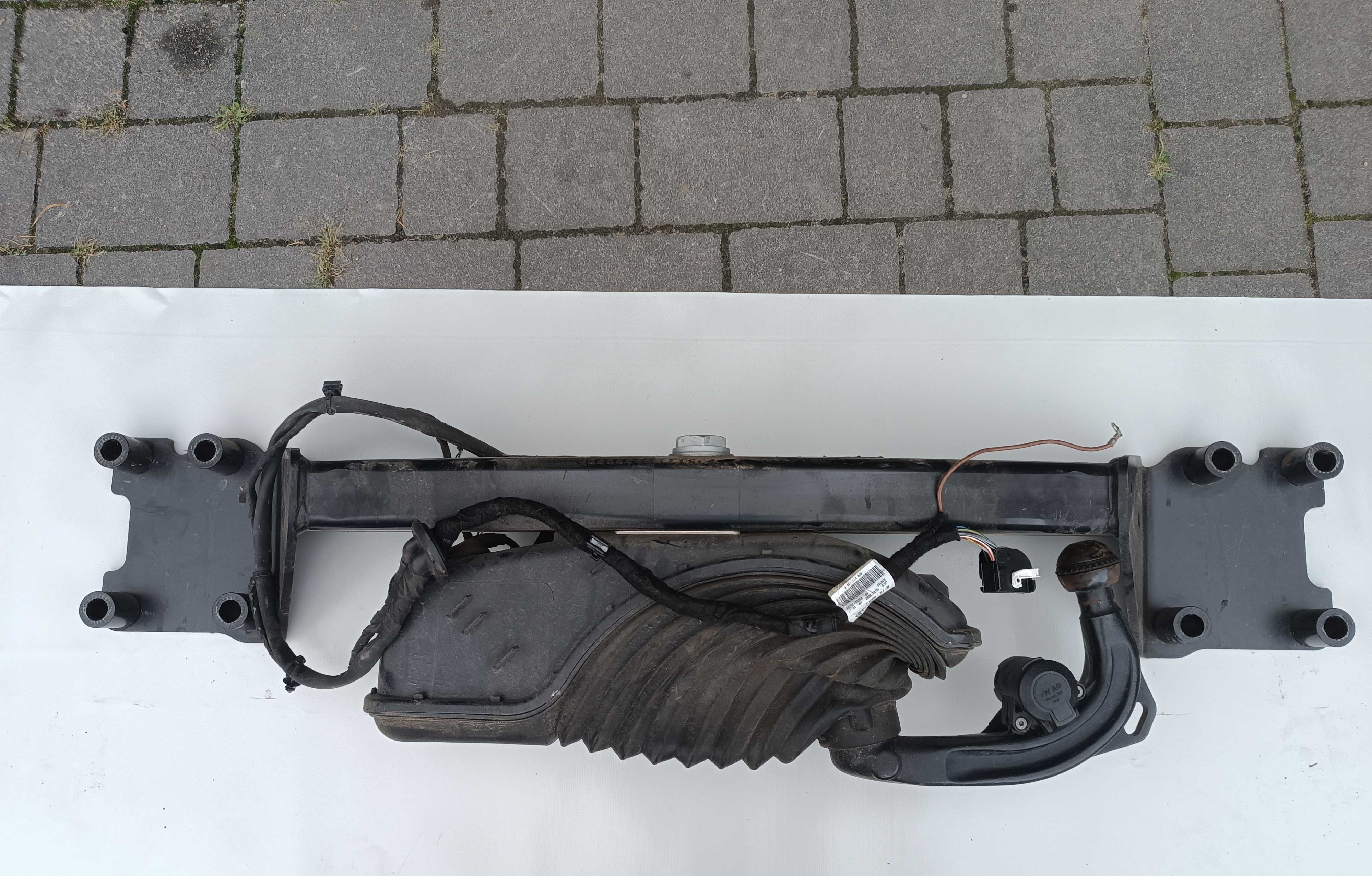 Elektryczny Hak holowniczy Audi Q7 4M0.803.881 J