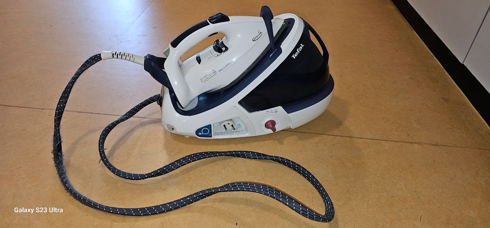 Праска, прасувальна система Tefal (утюг, гладильная система)