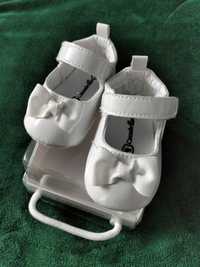 Buty buciki Coccodrillo 1 chrzest biale niemowlęce