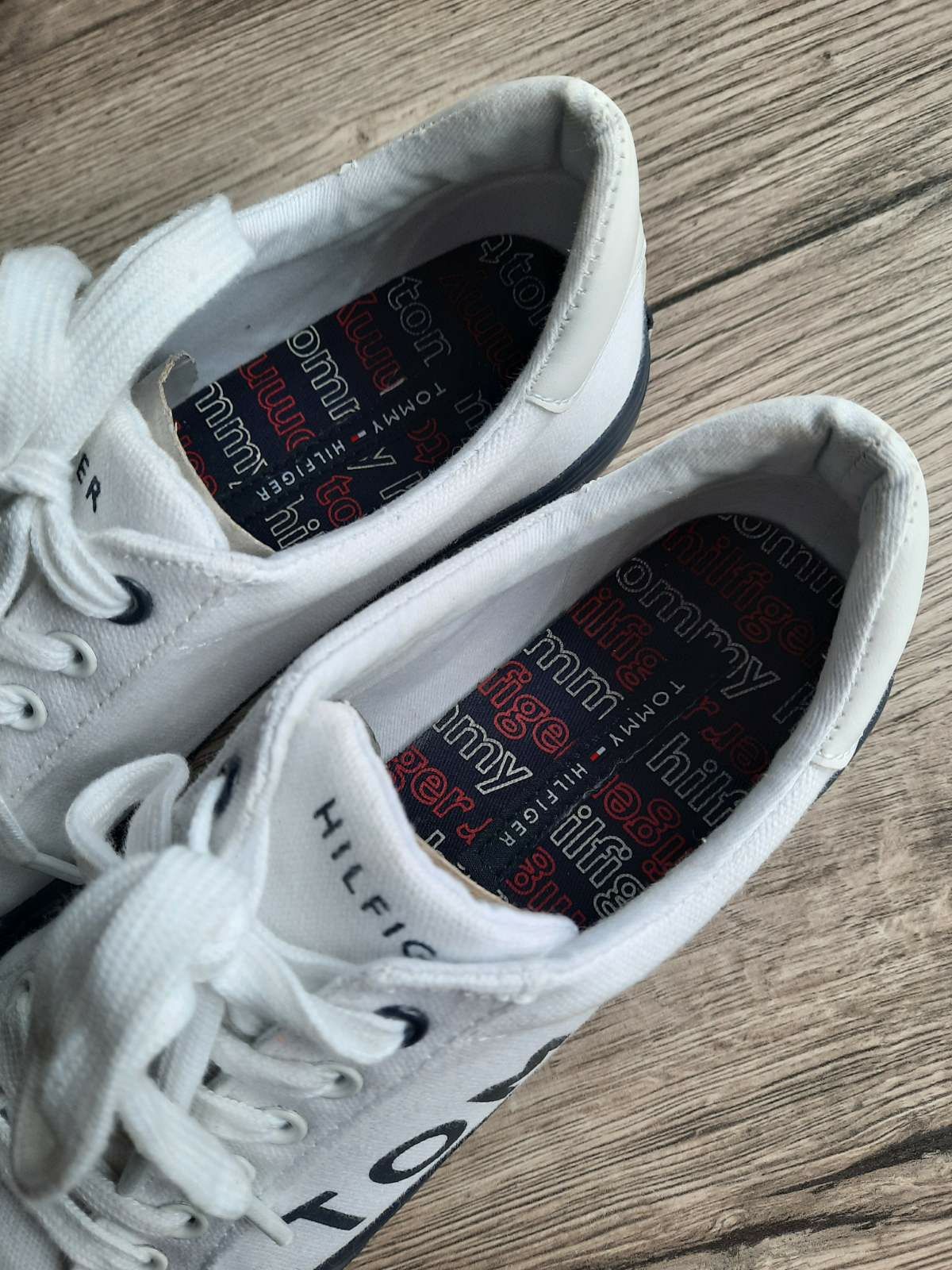 Продам кроссовки Tommy Hilfiger, размер 7,5