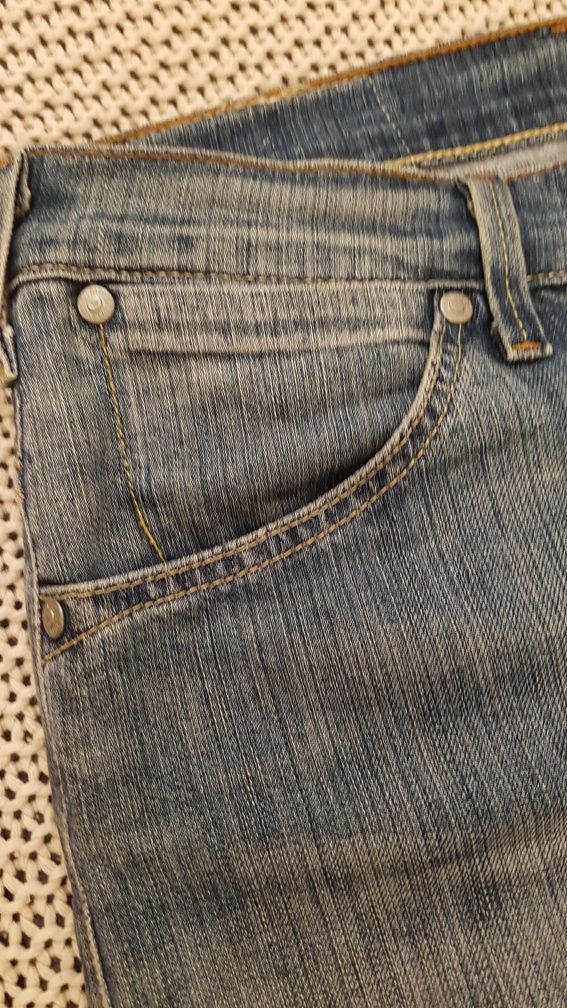 Levis Strauss & CO W29 L 32