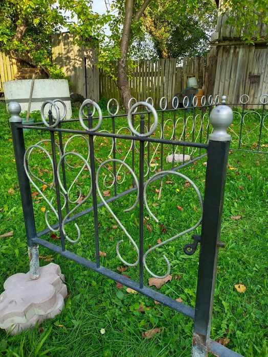 Płotek cmentarny ogrodzenie stalowy cały i krzyż