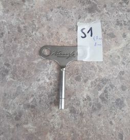 51 Stary klucz do nakręcania zegara 4,7mm Kienzle