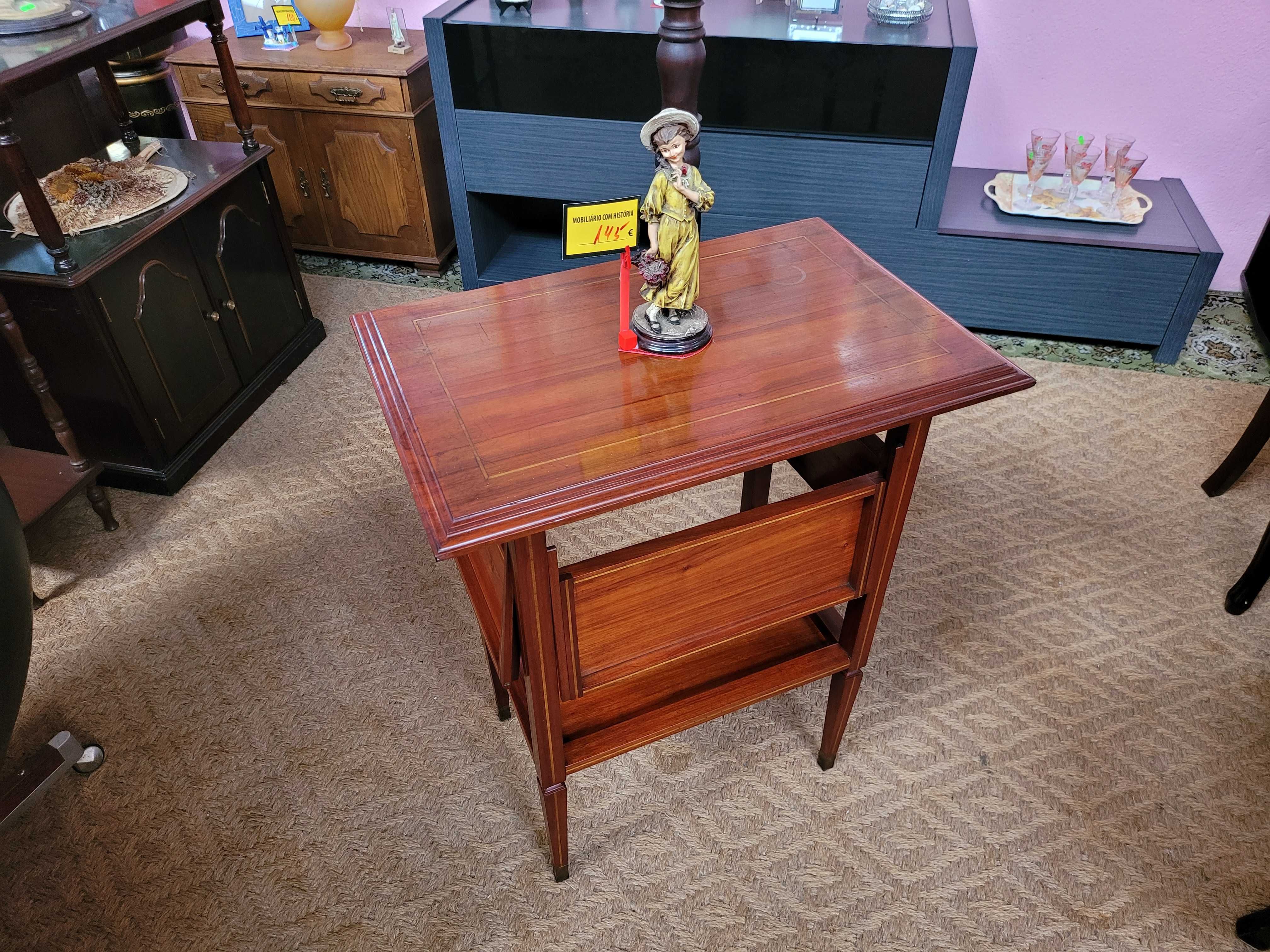 Mesa de apoio em madeira com 4 prateleiras - Muito bom es
