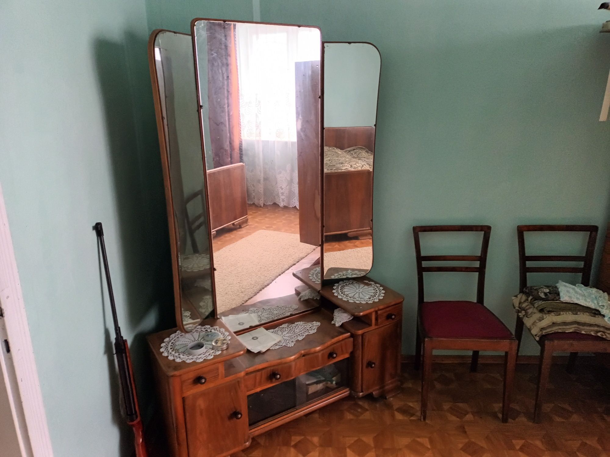 Meble zabytkowe, stół, szafa, toaletka