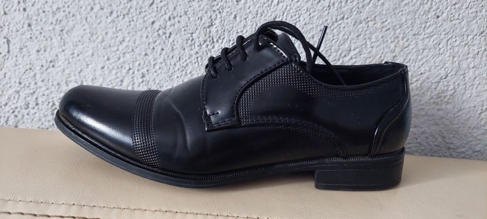 Buty chłopięce Eleganckie, wizytowe, komunijne czarne. r.32-33