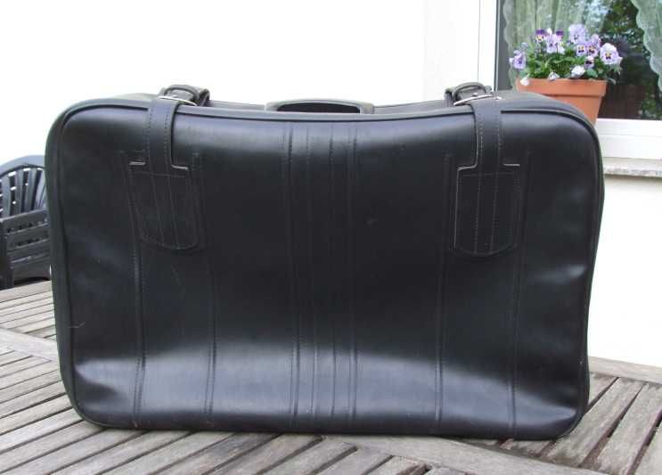 Duża czarna walizka - vintage, retro