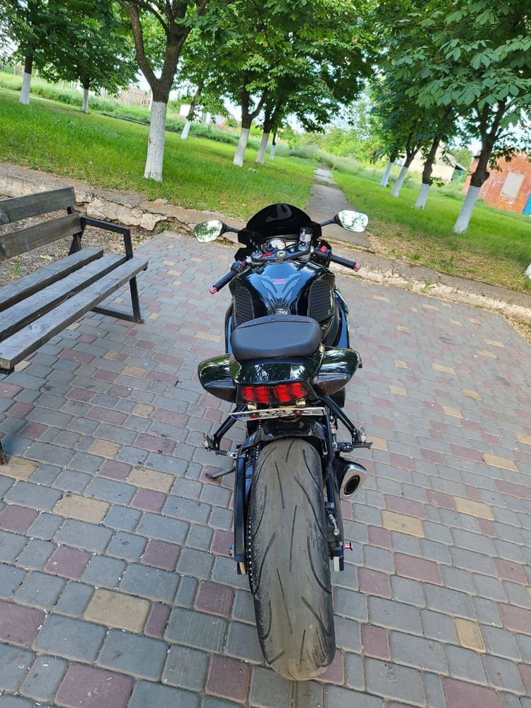 Продам мотоцикл suzuki gsx-r750