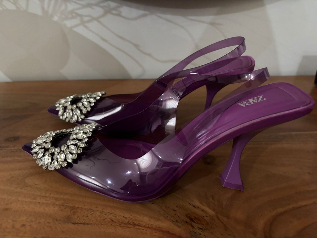 Sapatos zara com brilhantes