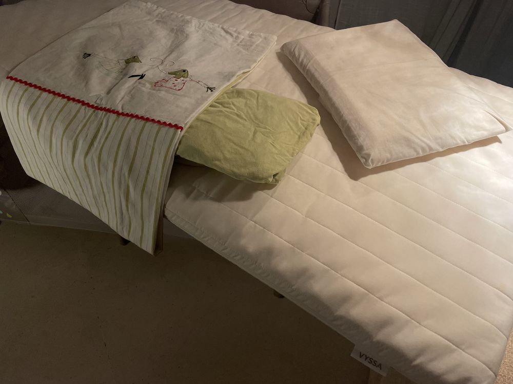 Cama de viagem Asalvo com colchão e téxteis