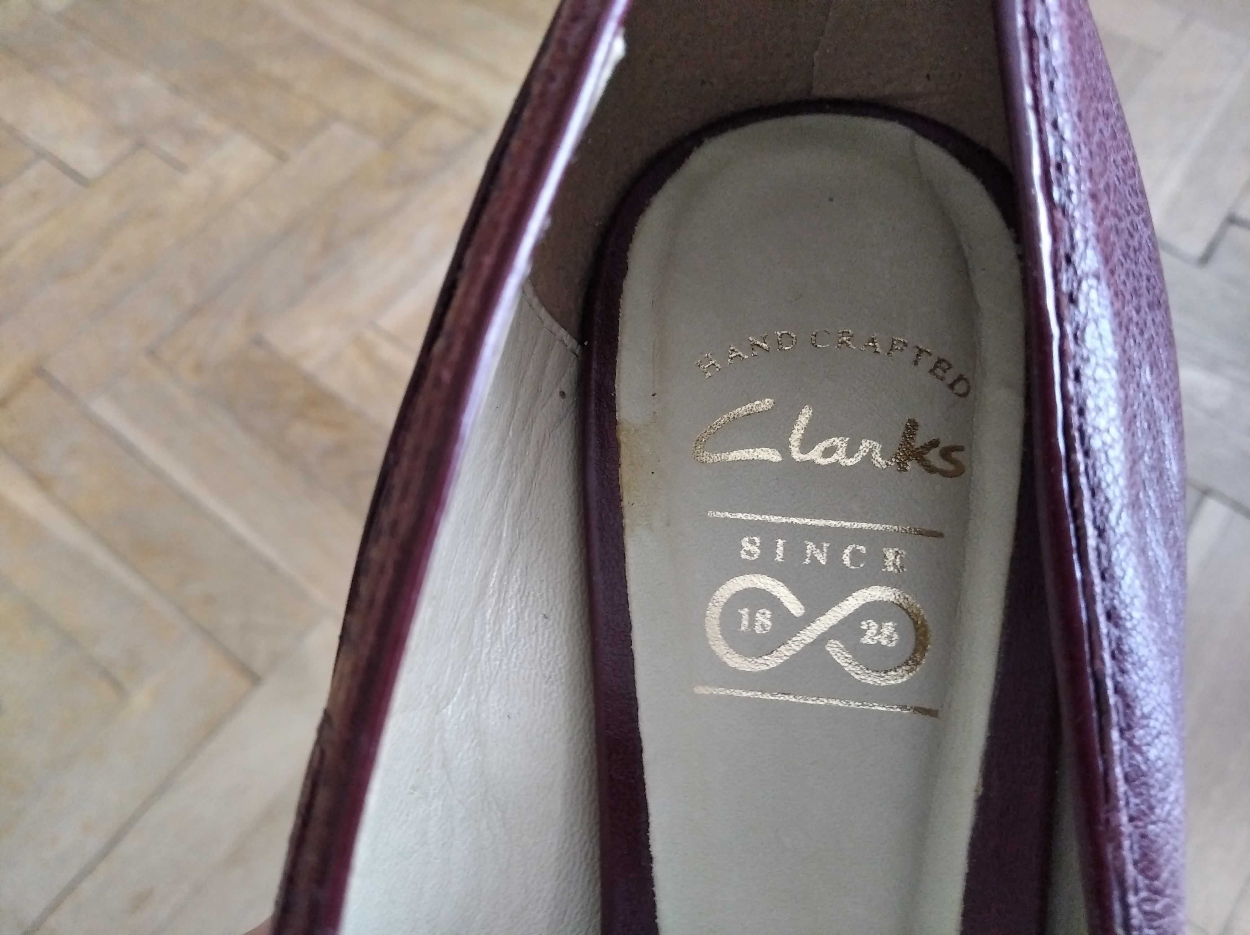 Szpilki Clarks skórzane nowe 41