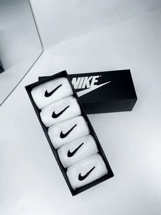 Nike високі білі шкарпетки/Шкарпетки найк у подарунковий корбці