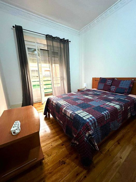 Quartos para casais e solteiros próx. Saldanha com despesas inclusas