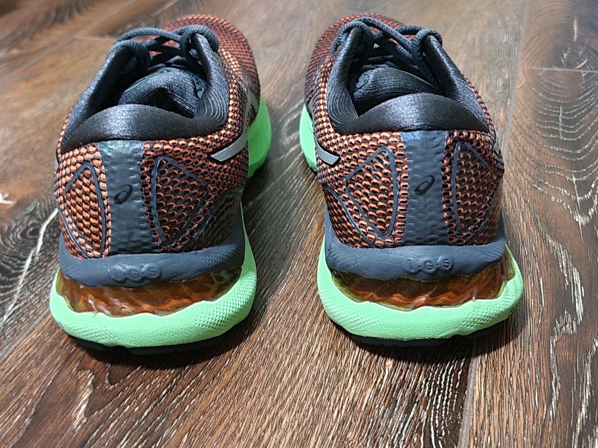 Оригінал 100% чоловічі кросівки asics nimbus 23 eur 42