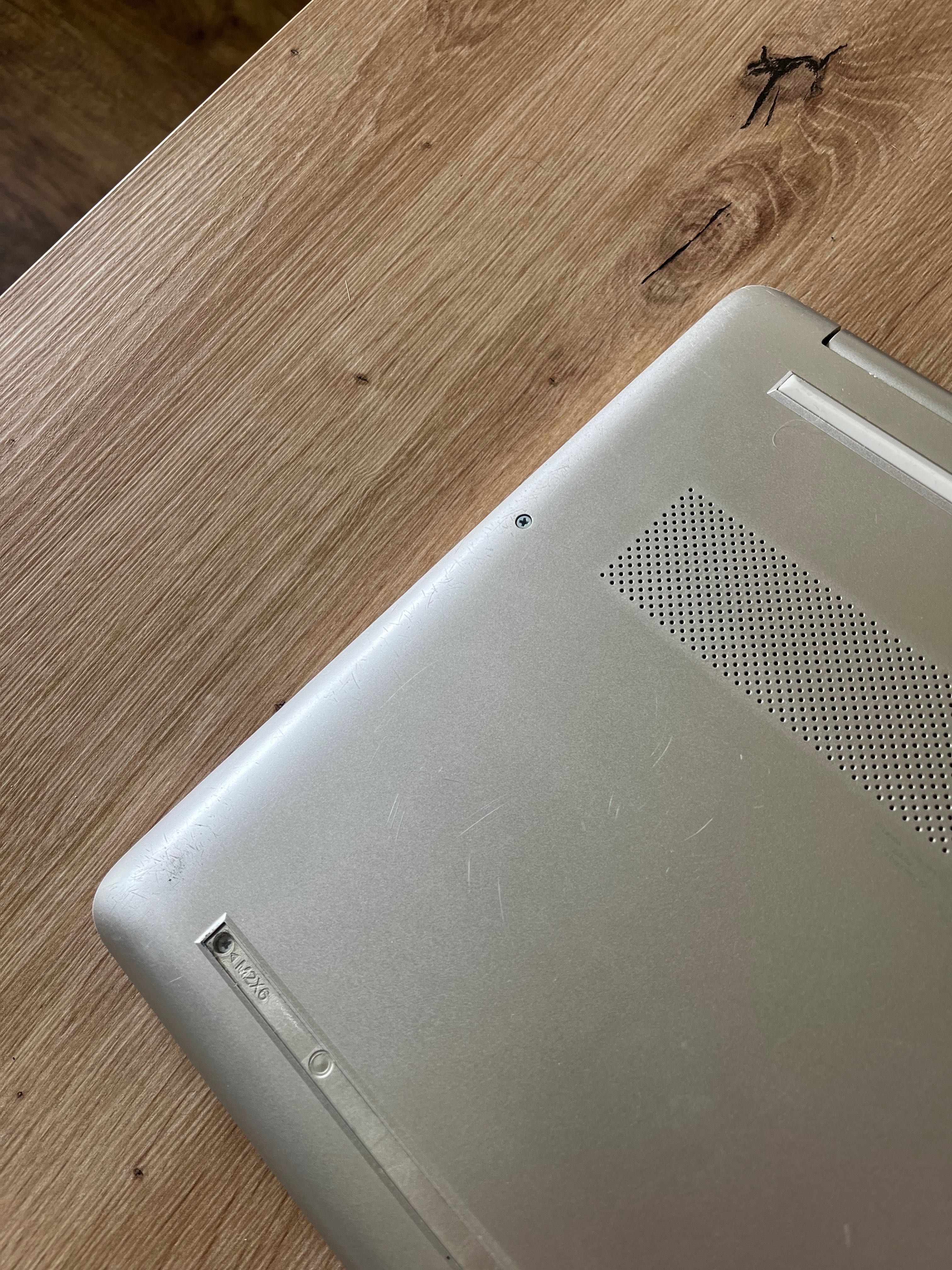 Laptop HP 15s fq2011nw złoty