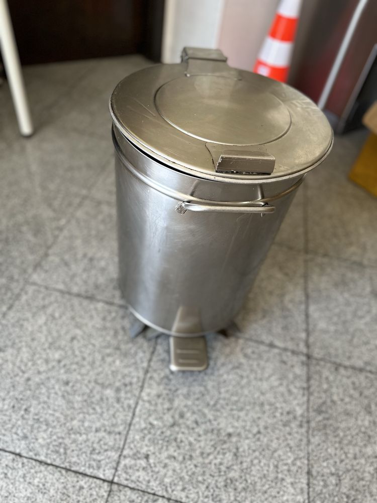 Lixeixa Industrial 100 lt Inox