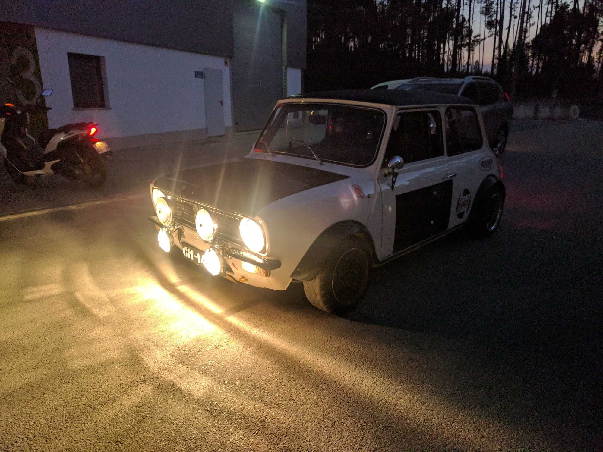 Mini 1275 GT para passeios e provas desportivas.