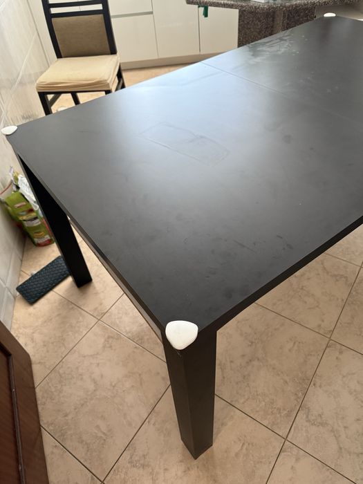 Mesa com 6 cadeiras