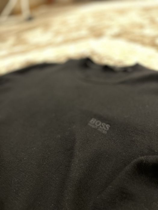 Продам світер HUGO BOSS розмір S
