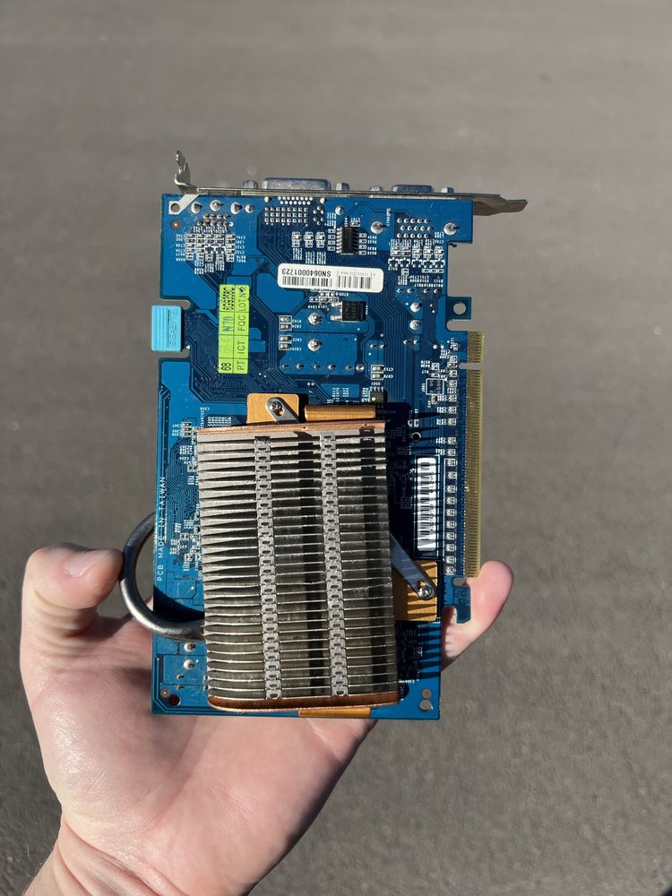 Відеокарта Gigabyte GV-NX76T128D-RH