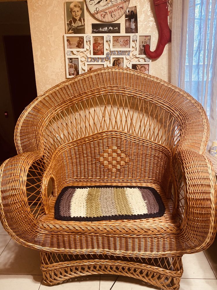 Плетеное диванчик из лозы
