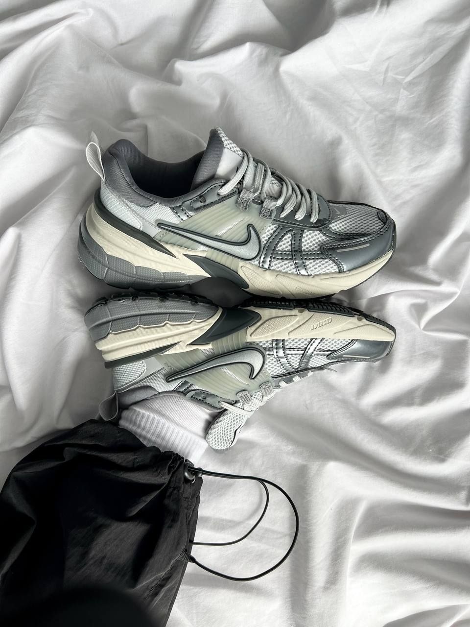 Кросівки Nike Wmns V2K Run 'Pure Platinum Wolf Grey'