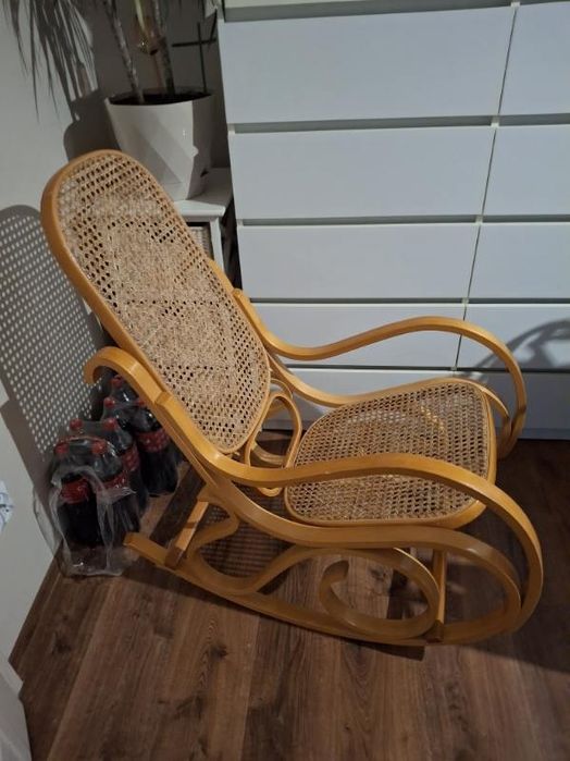 Fotel bujany rattanowy