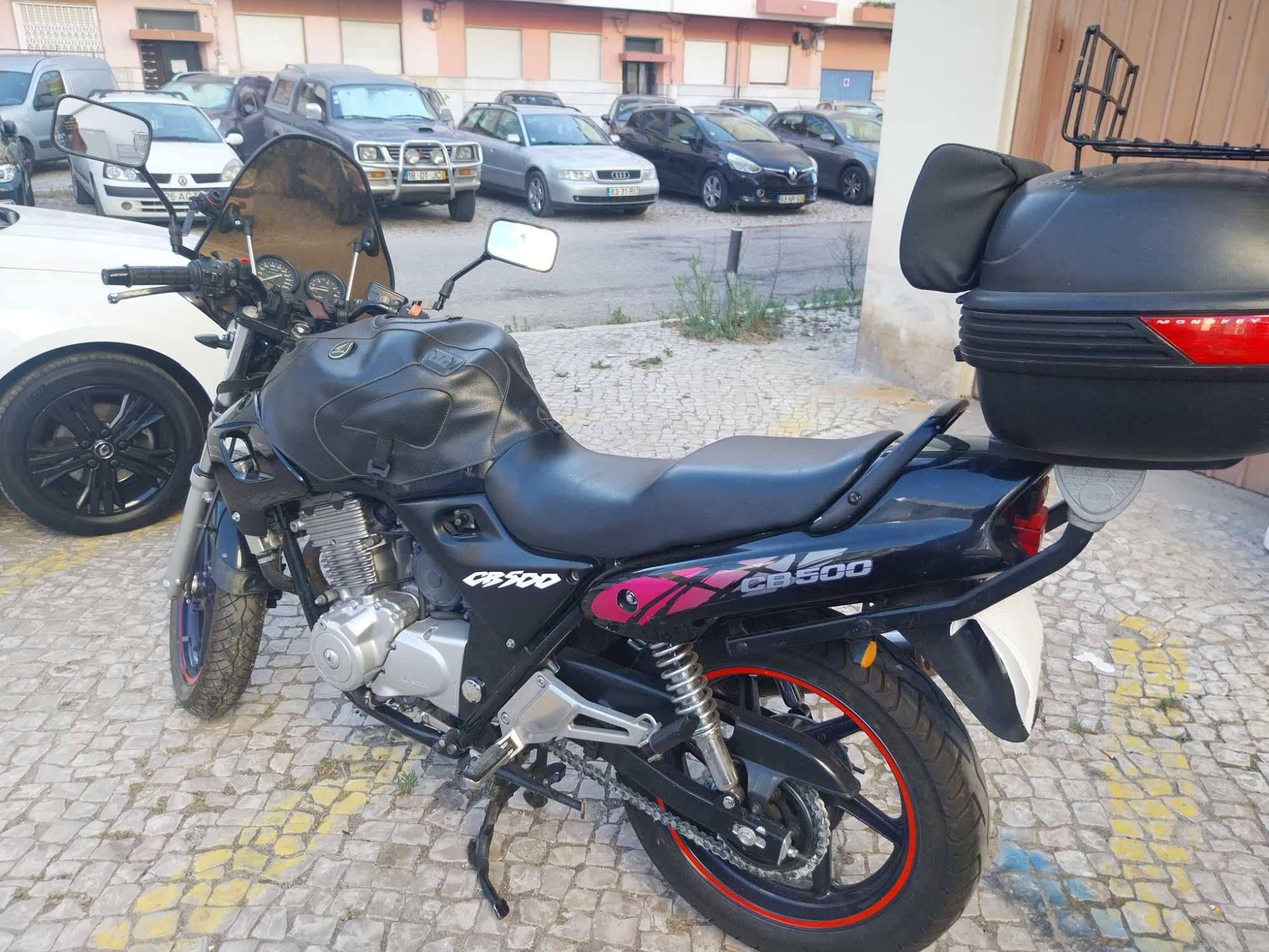 HONDA CB  500  de 1994 em bom estado a maior parte das vezes parada