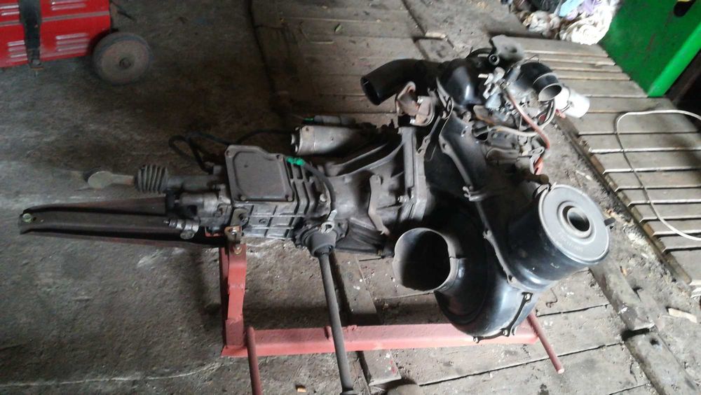 stary silnik ze skrzynią biegów fiat 126p maluch zabytek