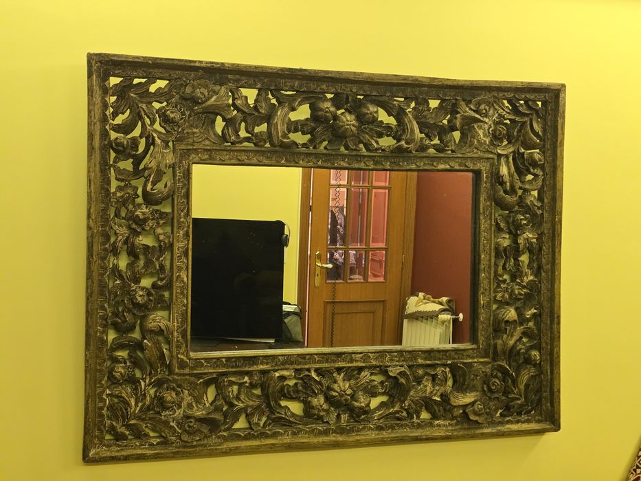 Espelho em talha madeira