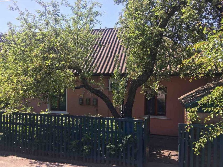 Цегляний будинок з окремим двором!