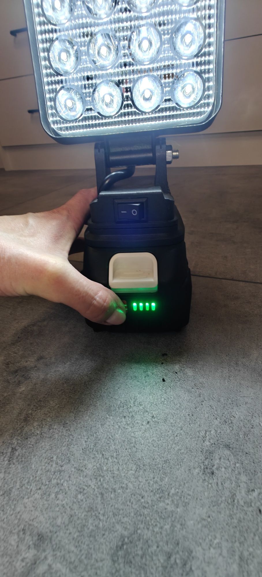 Lampa Led z akumulatorem