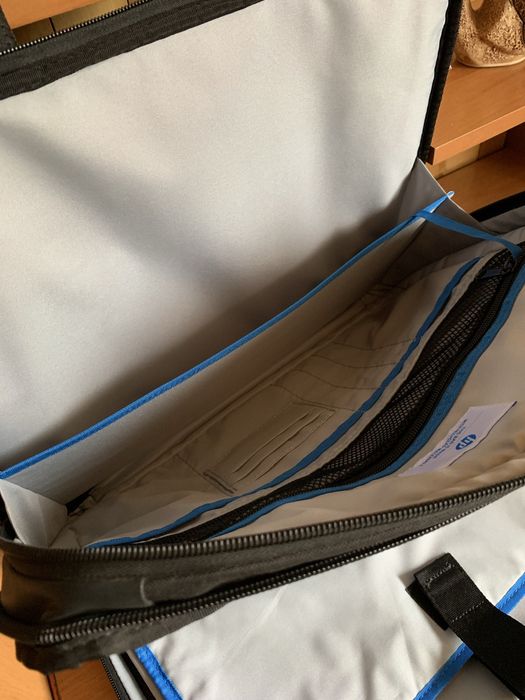 Сумка фірми”hp”для ноутбука 15.6 дюймів нова роз.42*30*7 см.