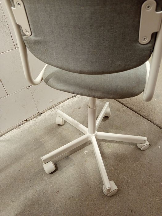 Krzesło IKEA białe