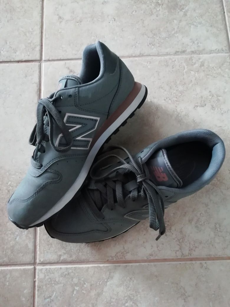 Ténis New Balance cinza