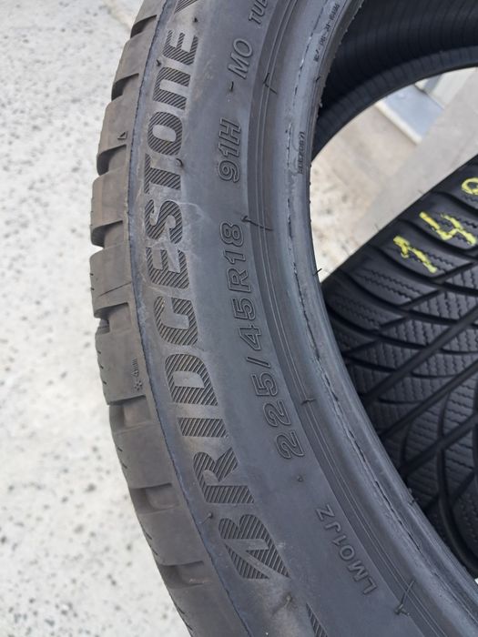 Резина зимова, 225/45 R18 Bridgestone Blizzak LM001 MO (арт. 14801)