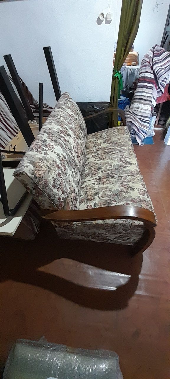 Sofá/Conjunto e cadeiras