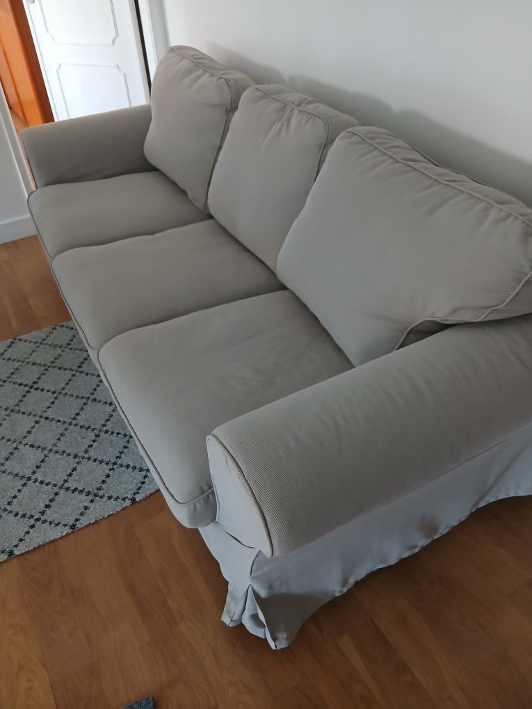 Sofá da ika ótimo