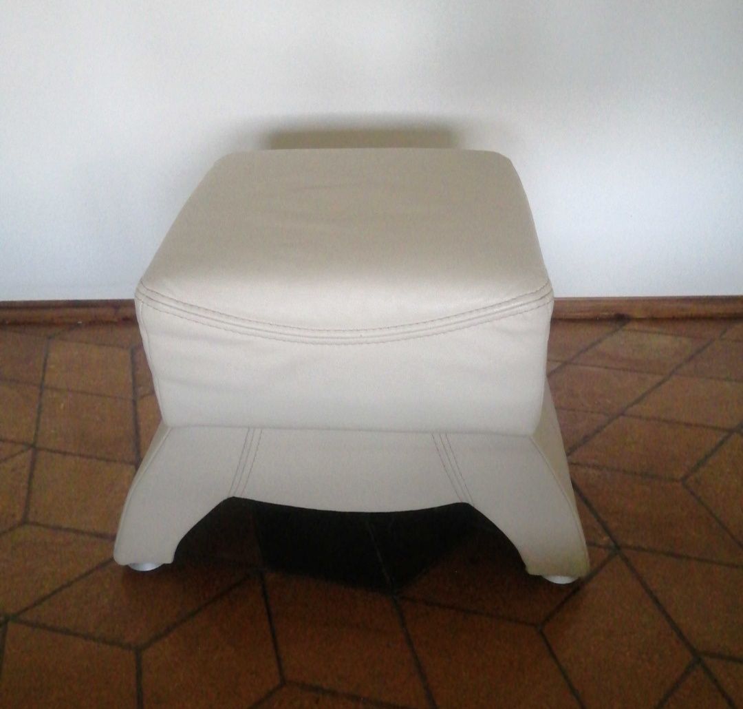 Zestaw mebli z skóry naturalnej. Jak nowy