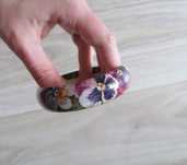 Drewniana bransoleta decoupage bratki