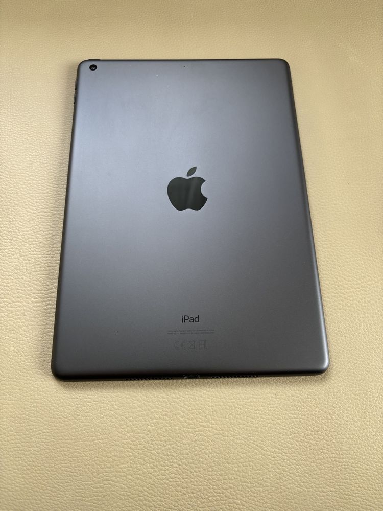 iPad 8 generacji 32 GB space grey. Stan idealny